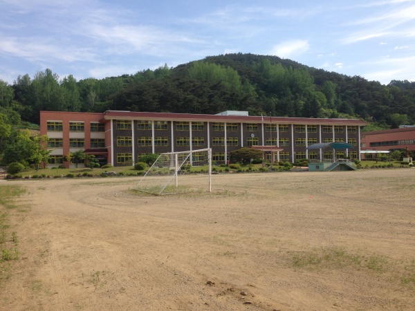 [가온]수안보초등학교 전경 이미지