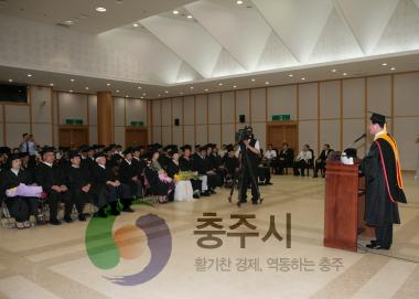 상인대학 졸업식 의 사진