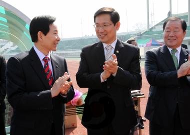 제19회 여왕기 여자축구대회 개막전 의 사진