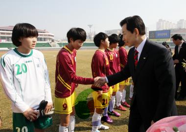 제19회 여왕기 여자축구대회 개막전 의 사진