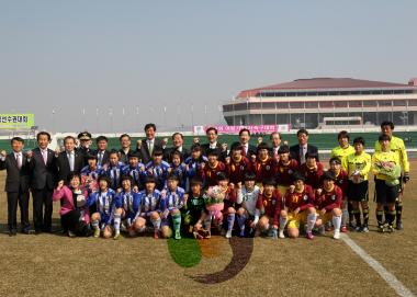 제19회 여왕기 여자축구대회 개막전 의 사진