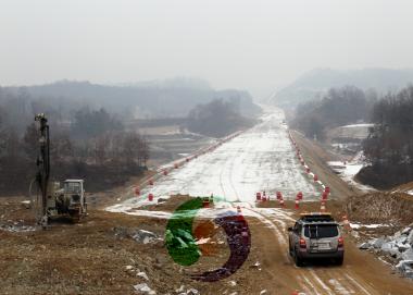 동서고속도로 건설 의 사진