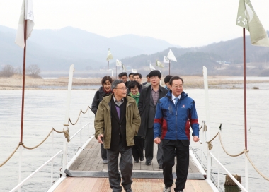 시인 신경림 작가와 비내길 걷기행사 의 사진