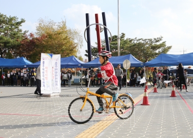 제8회 어린이 자전거 안전운전 자격시험 의 사진