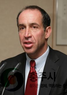 Jeffrey Schwartz(제프리 슈워츠)회장 의 사진