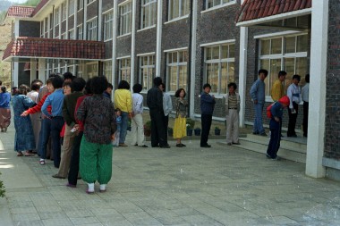국회의원 총선 투표 및 공고문 의 사진