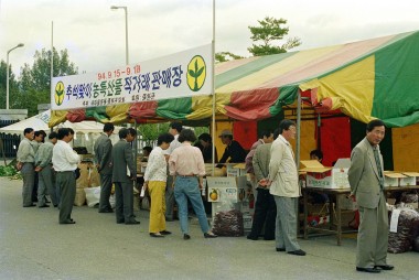 지사 농산물 판매장 방문격려 의 사진