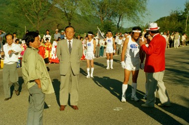 86아시아경기대회 성화봉송 의 사진