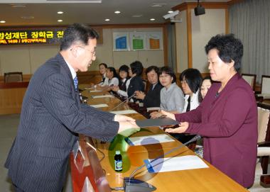 충북인재양성재단 장학금 전수 의 사진
