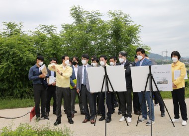 기획재정부, 충북선철도 달천과선교 현장방문 의 사진