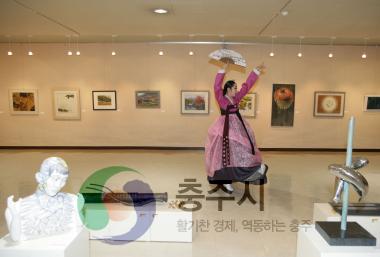 한국미술협회 회원전 사진