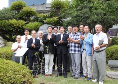유가와라정 청사 공식방문 및 사과나무 식수 사진
