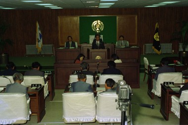 의회 임시 회의 의 사진