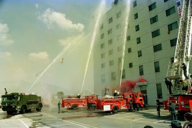 전시폭격 화재진압 훈련 의 사진