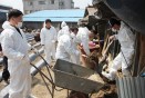 충주시청직원 구제역 축산부산물 제거작업 의 사진